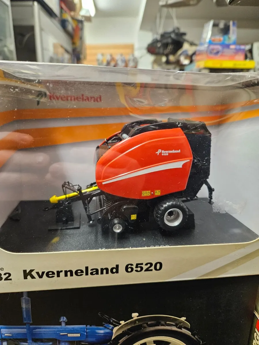 Britain's Universal Hobbies Round Baler - Image 1