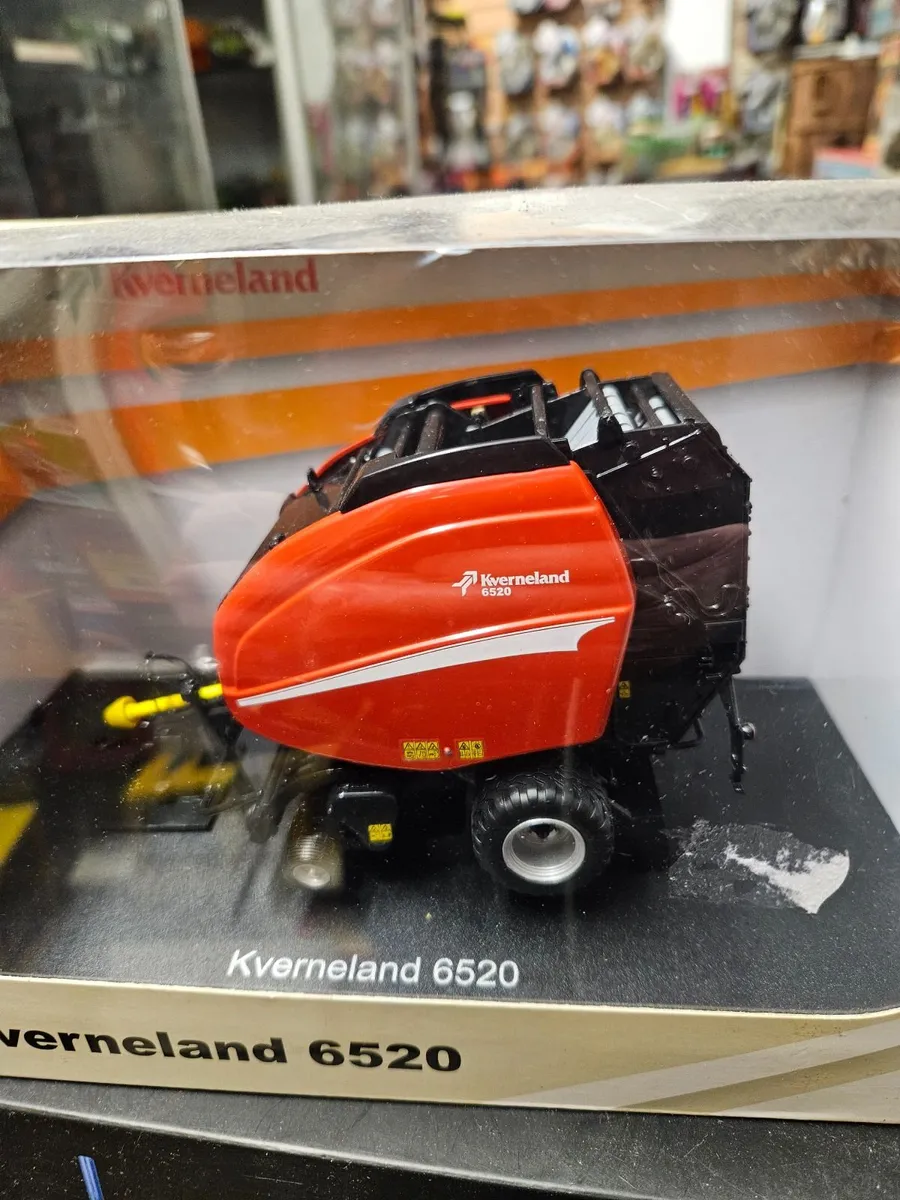 Britain's Universal Hobbies Round Baler - Image 3