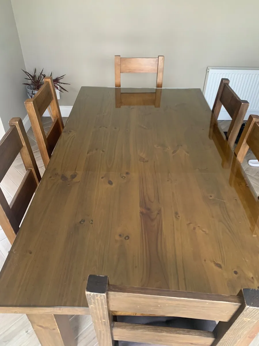 Dining table and 6 chairs - Image 1