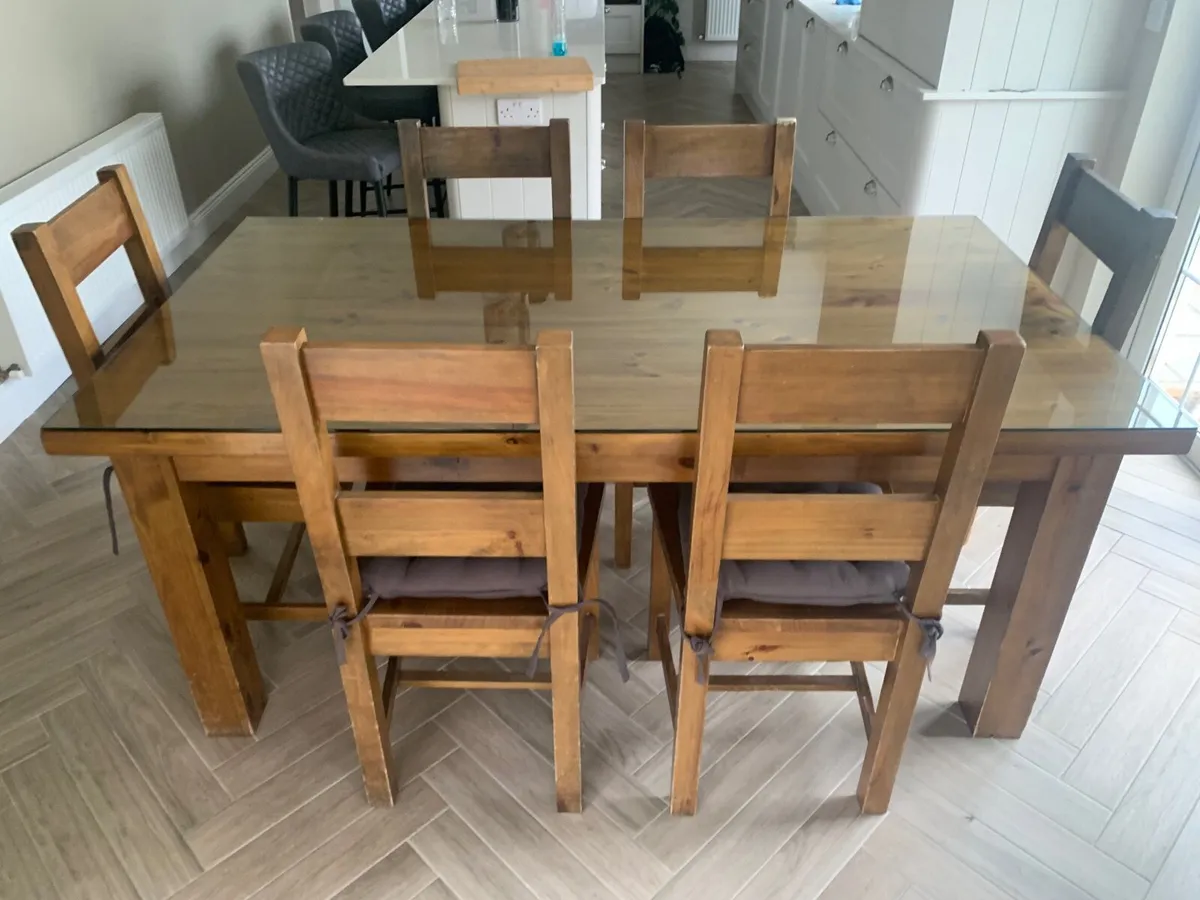 Dining table and 6 chairs - Image 2