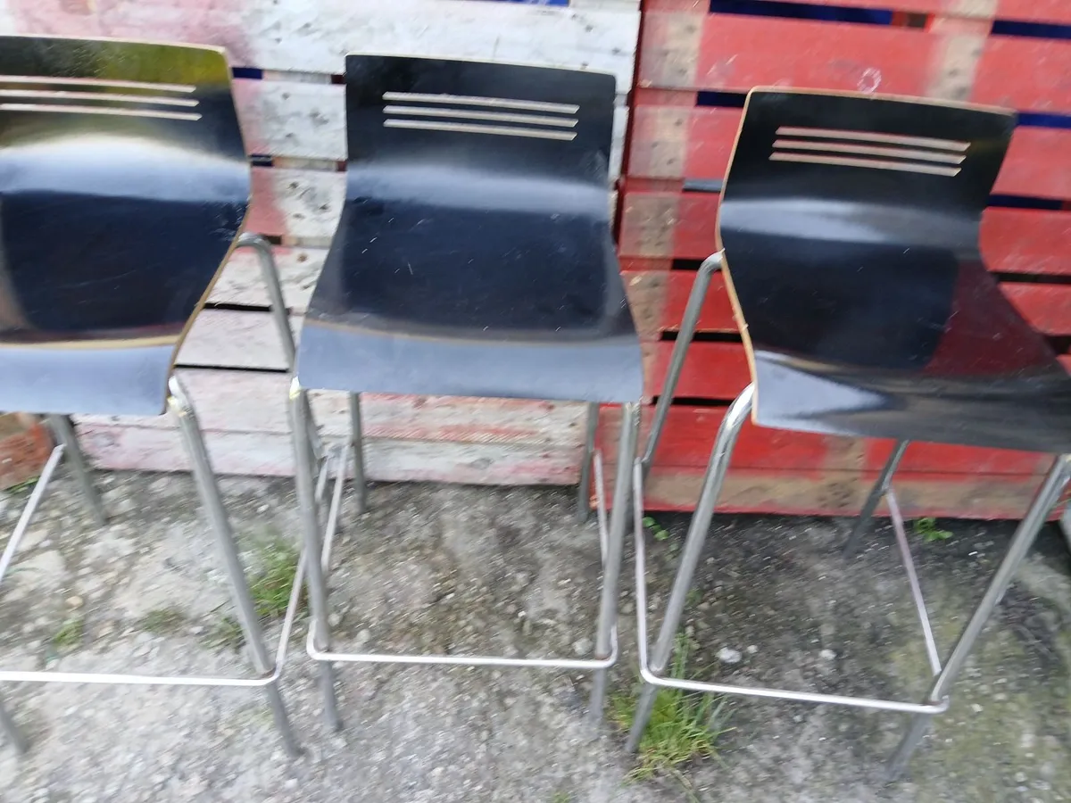 Chairs 💺 💺 💺....bar stools ..lot of (3)...del - Image 2