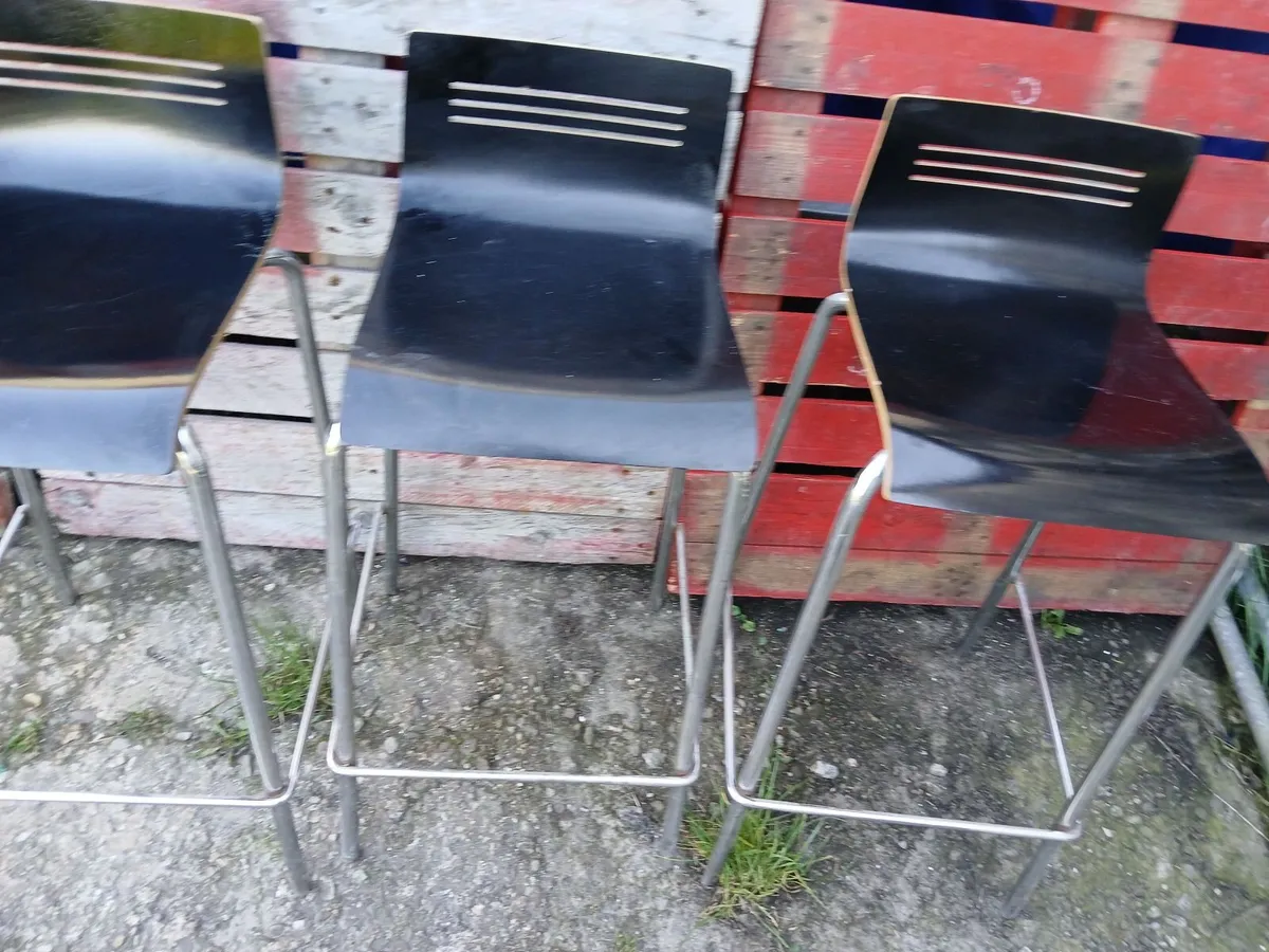 Chairs 💺 💺 💺....bar stools ..lot of (3)...del - Image 3