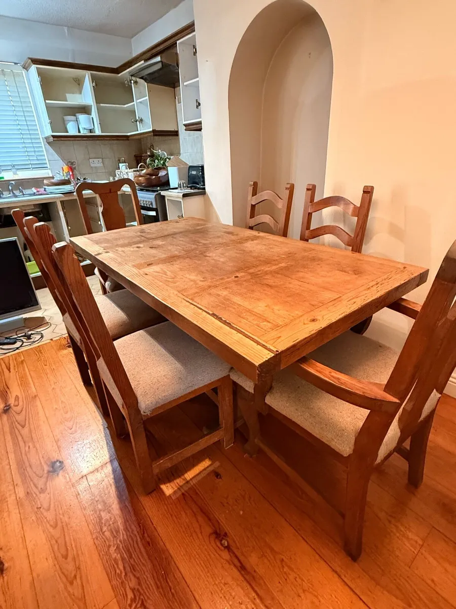 Table and chairs - Image 3