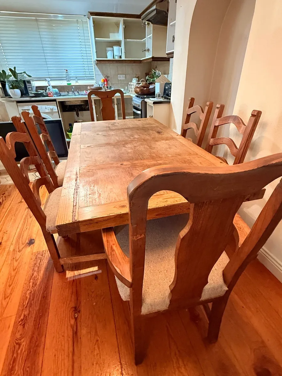 Table and chairs - Image 2