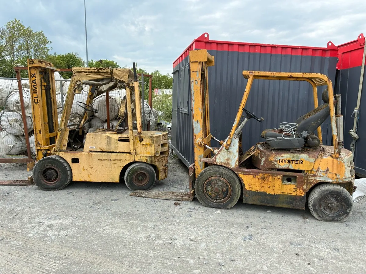 2 forklifts - Image 1