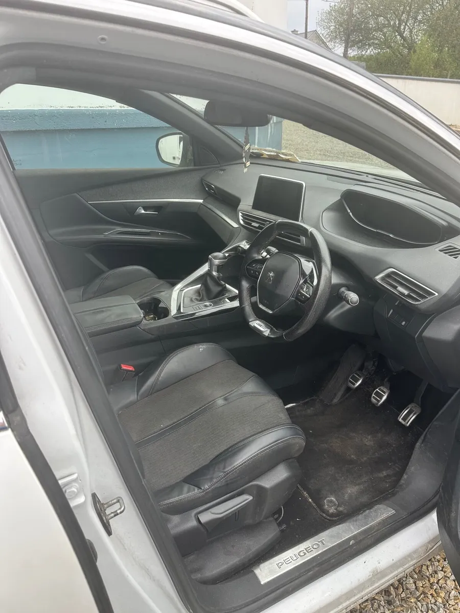 Car - Image 3