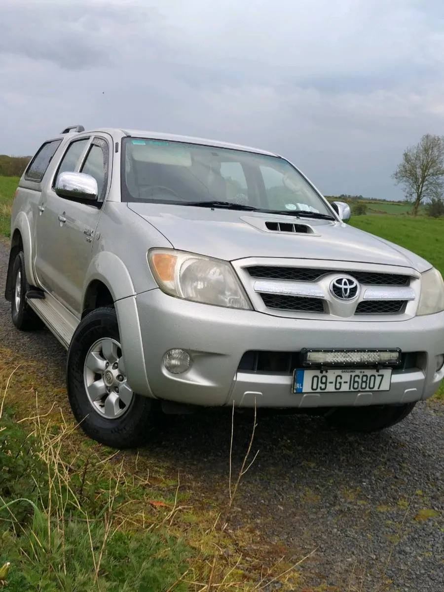 2009 Toyota Hilux - Image 1