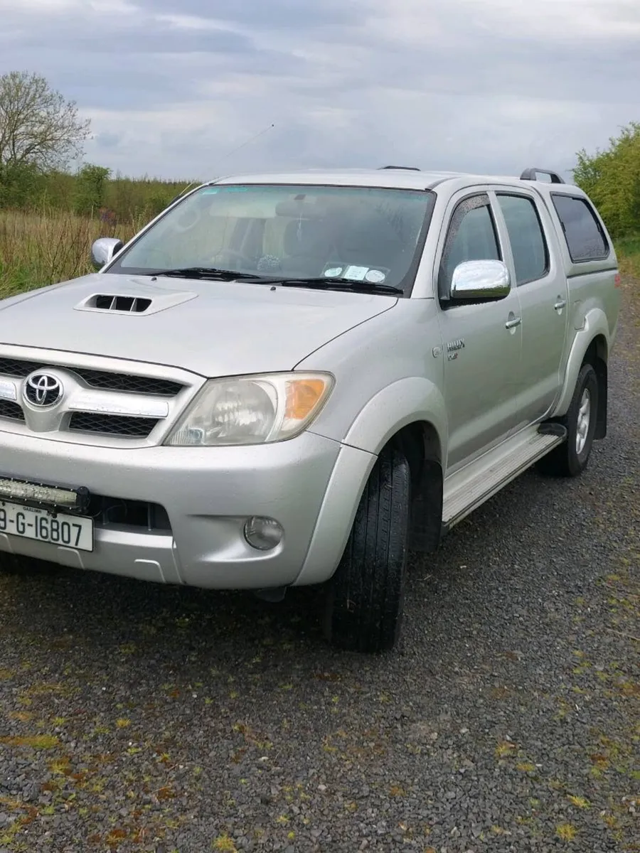 2009 Toyota Hilux - Image 2