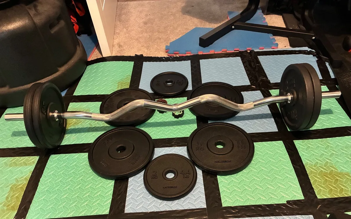 Curl bar & weights - Image 1