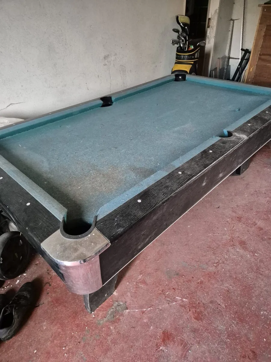 Pool table - Image 1