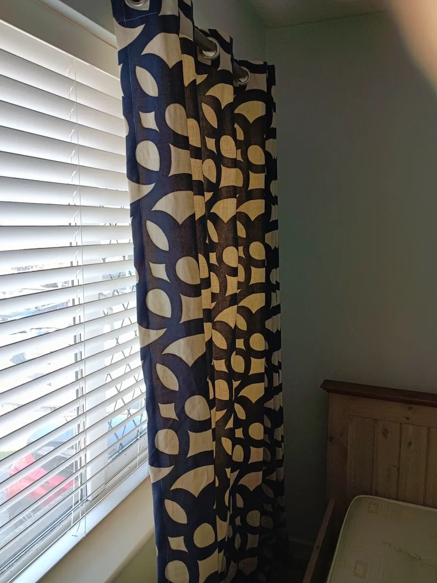 Curtains - Image 2