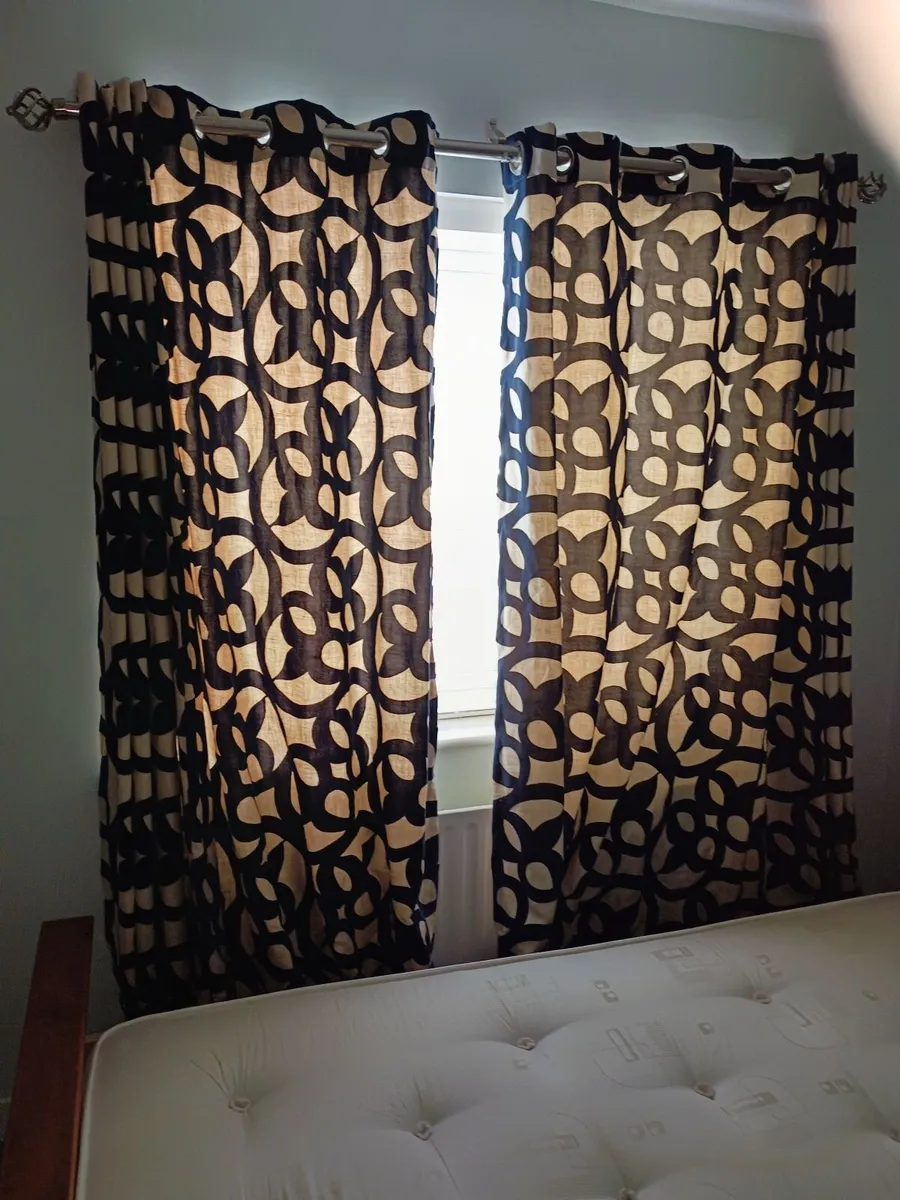 Curtains - Image 3