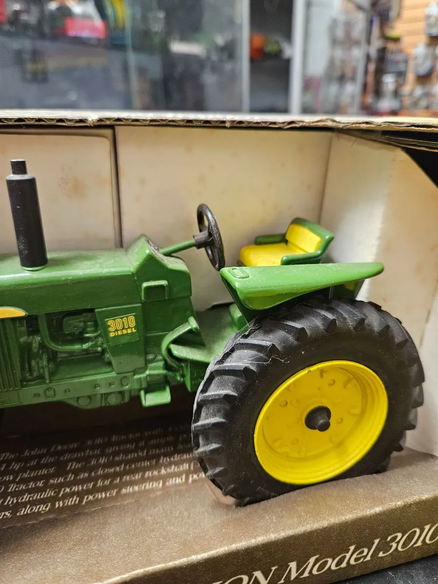 Britain's ERTL John Deere Tractor 1.16 - Image 2