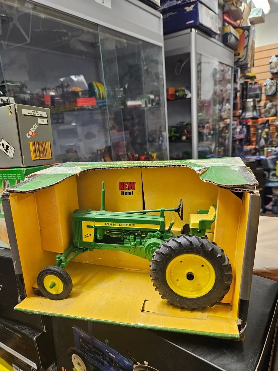 Britain's ERTL John Deere Tractor 1.16 - Image 1