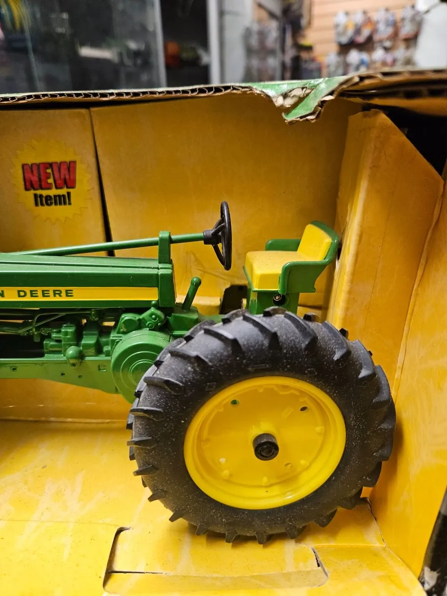 Britain's ERTL John Deere Tractor 1.16 - Image 3