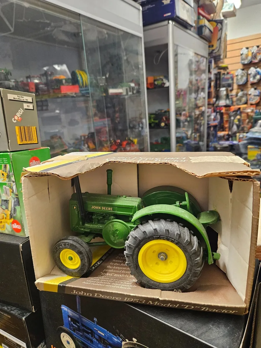 Britain's ERTL John Deere Tractor 1.16 - Image 1