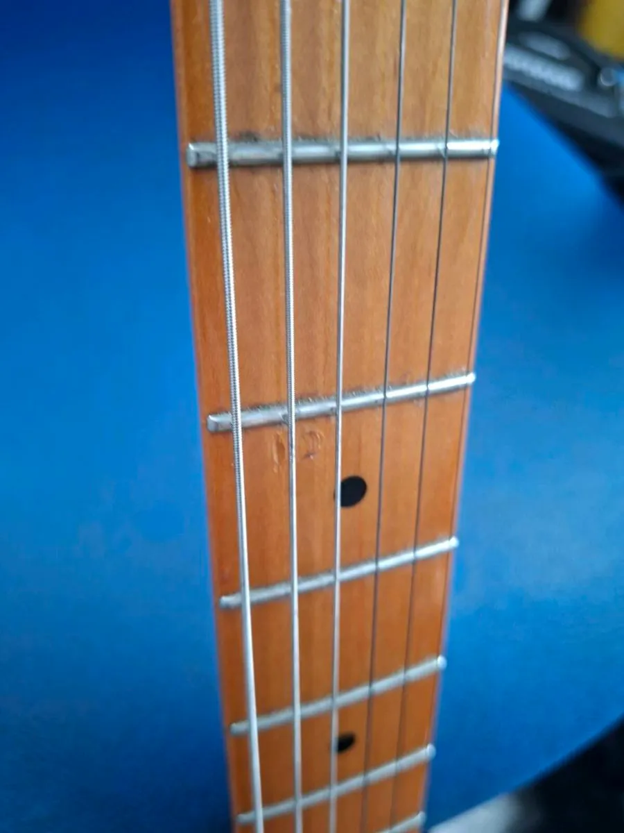 Squier Cv 70s Strat Hss Mn Blk - Image 2