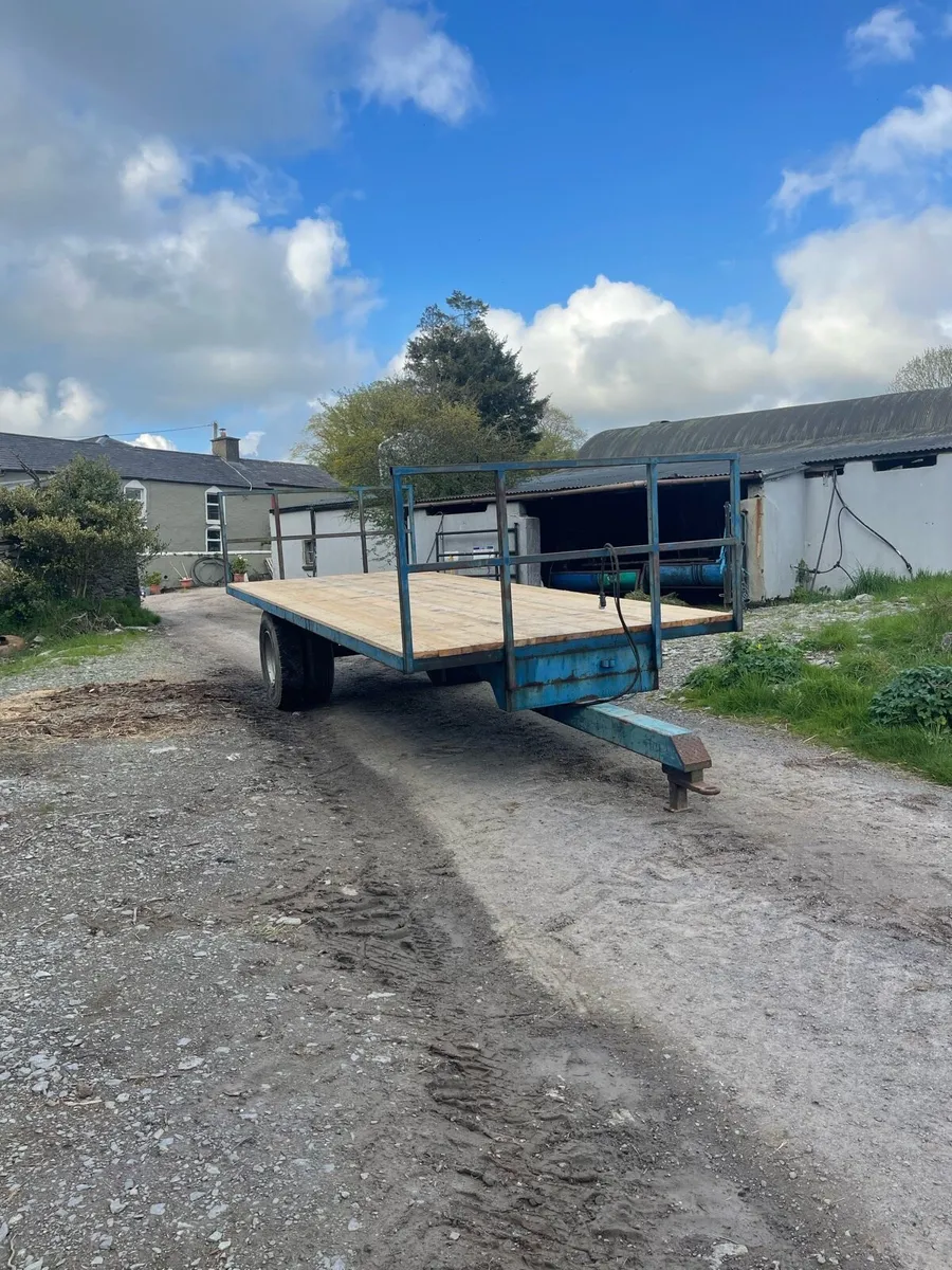 Bale trailer - Image 1