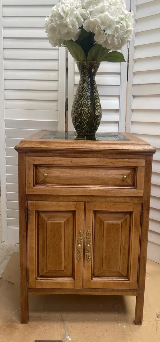 Antique oak cupboard - Image 1