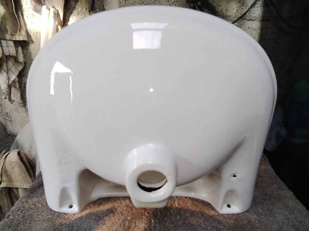 Basin and pedestal - Image 2