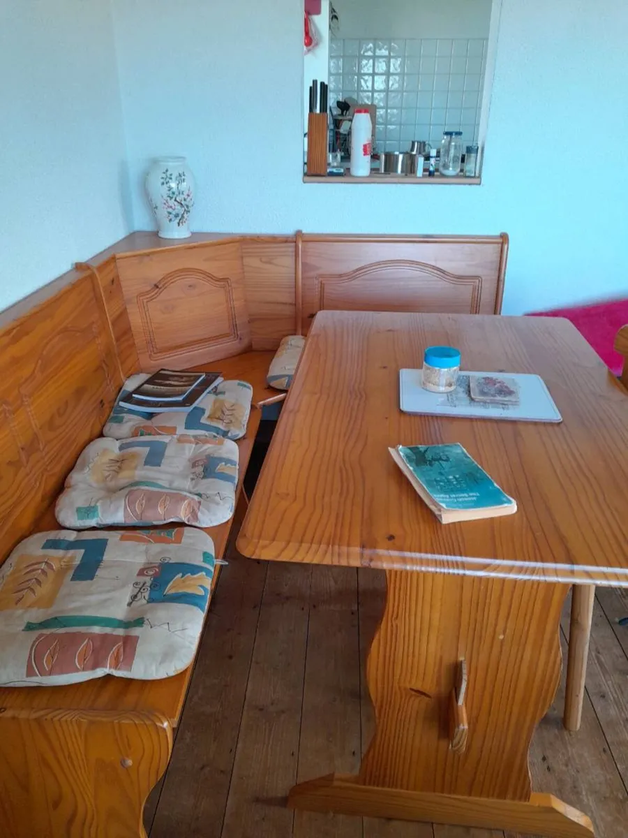 Corner seating and table, plus chairs - Image 2
