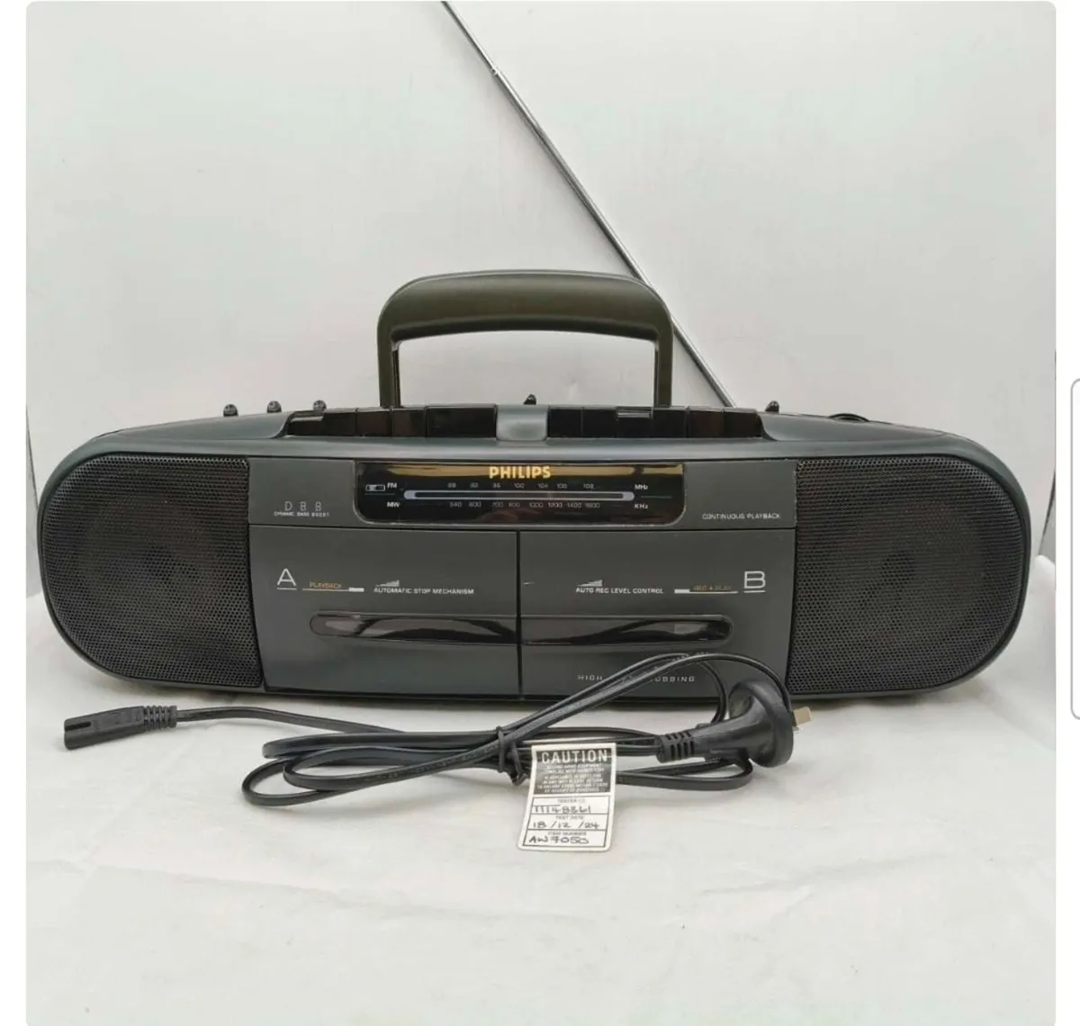 Vintage Phillips Model: AW7050/10 AM/FM Radio/Cass
