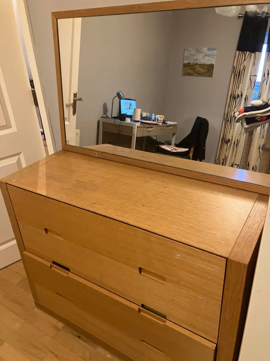 Chest of drawers