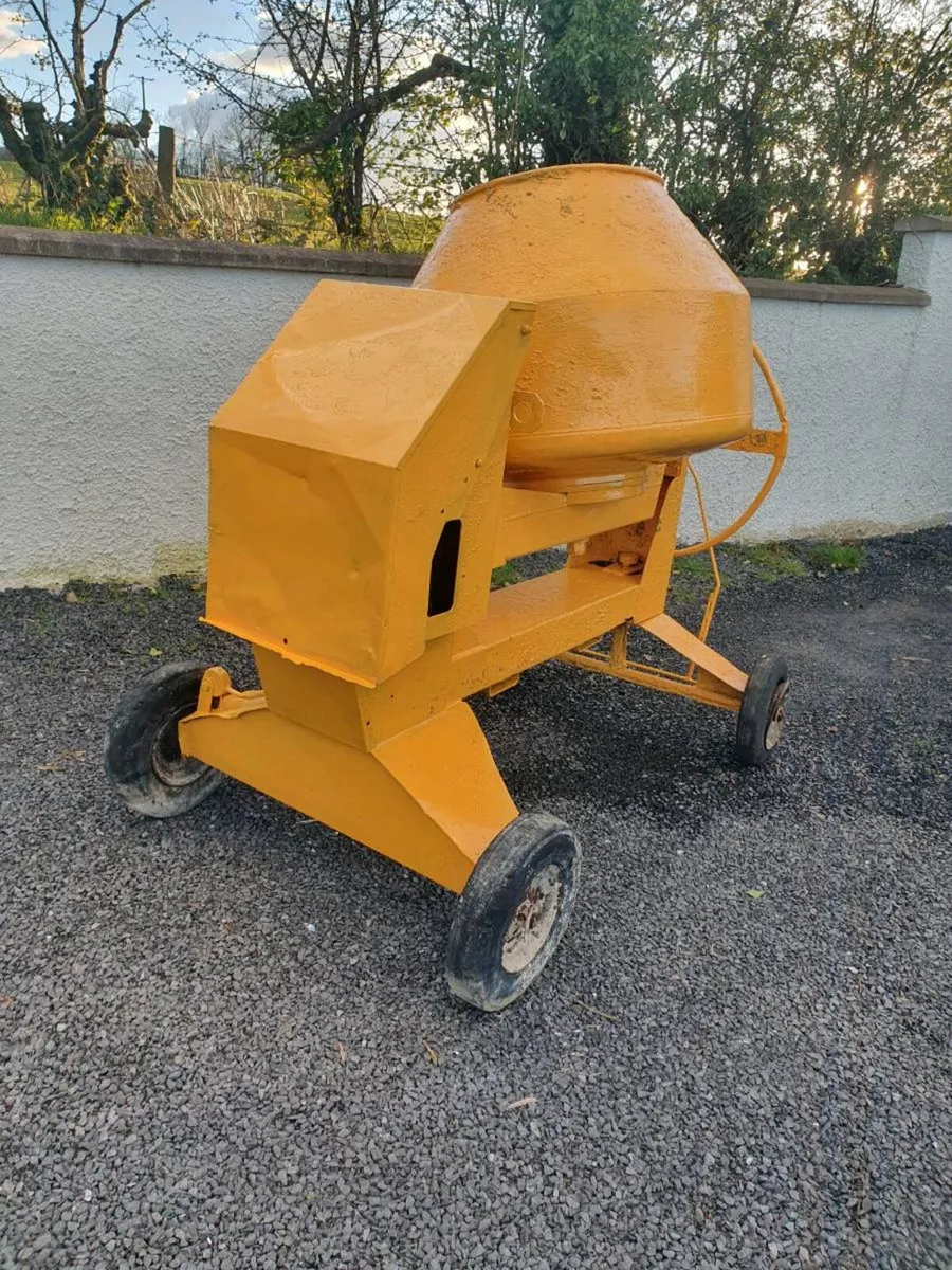 Cement mixer - Image 1