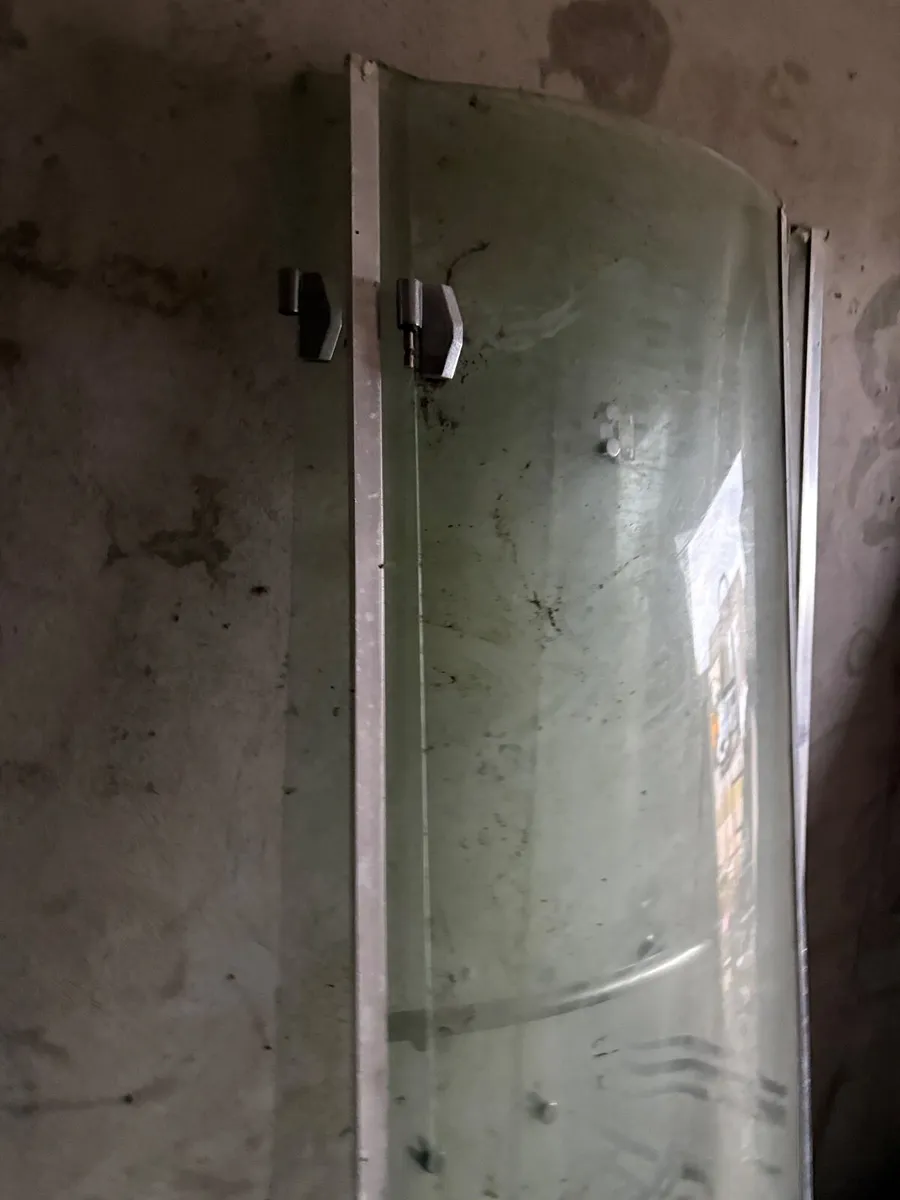 Curved shower glass enclosure - Image 3