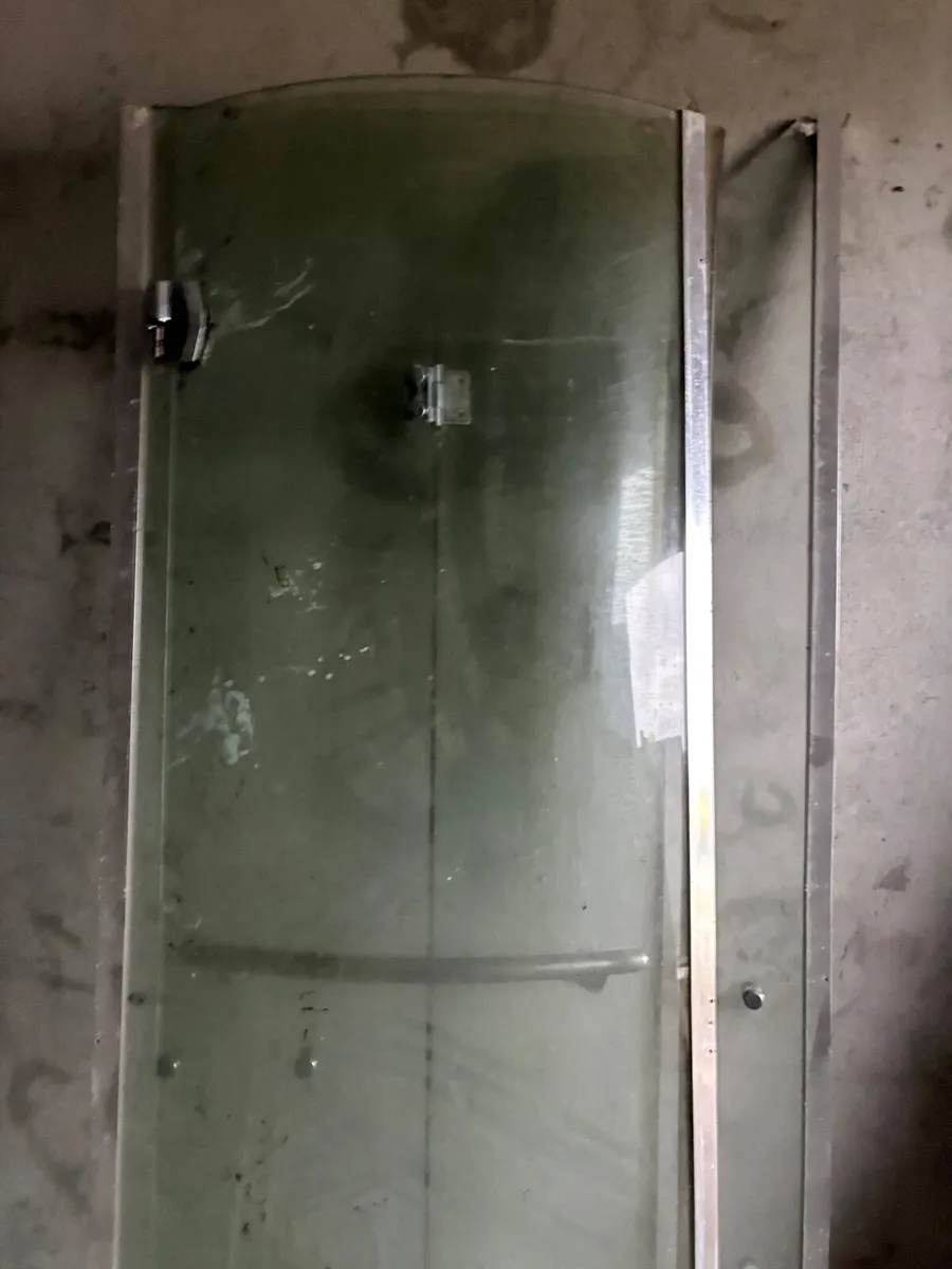 Curved shower glass enclosure - Image 4