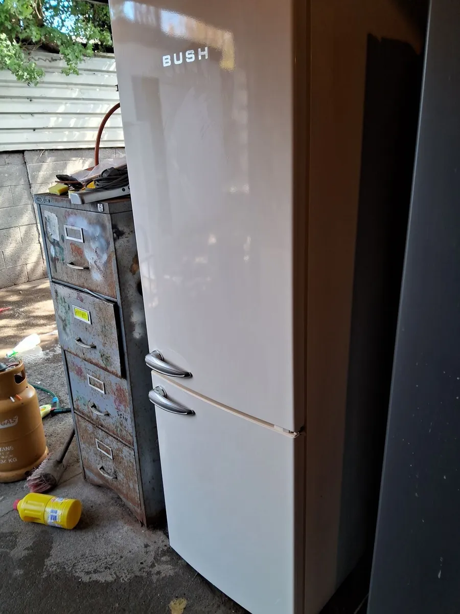 YEAR OLD RECTRO STYLE FRIDGE AND FREEZER - Image 2
