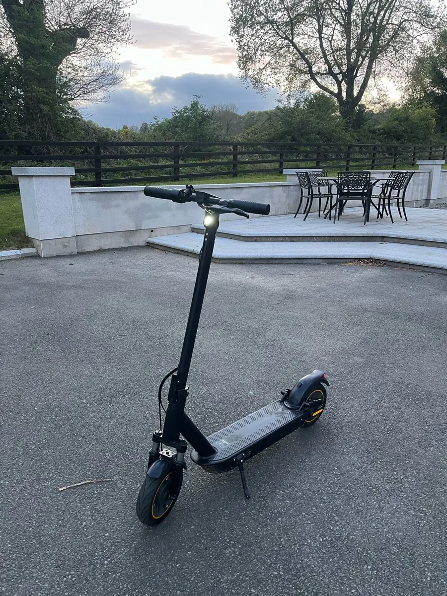 Electric scooter - Image 2