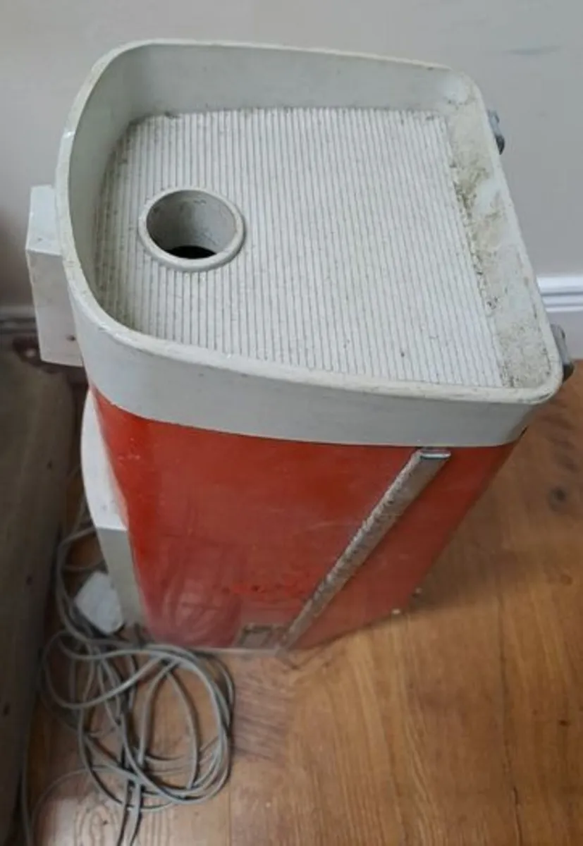 Retro vacuum cleaner - Image 2