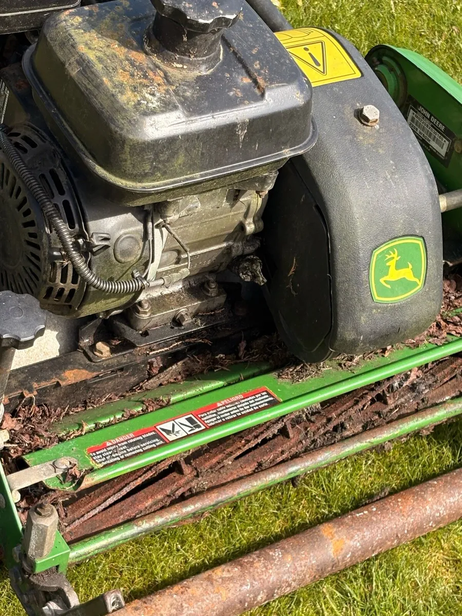 John Deere 220b Greens mower - Image 3