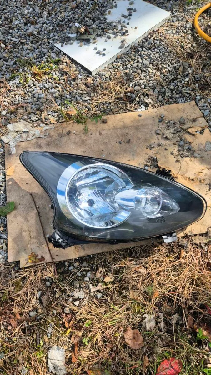 Toyota Aygo Headlight - Image 1
