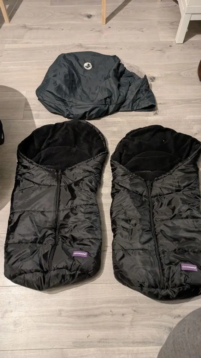 Twin set up...Maxi cosi car seat plus accessories x2 - Image 2