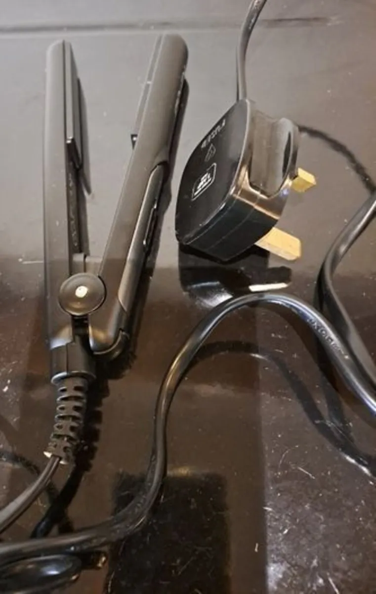 Kipozi hair straightener - Image 1