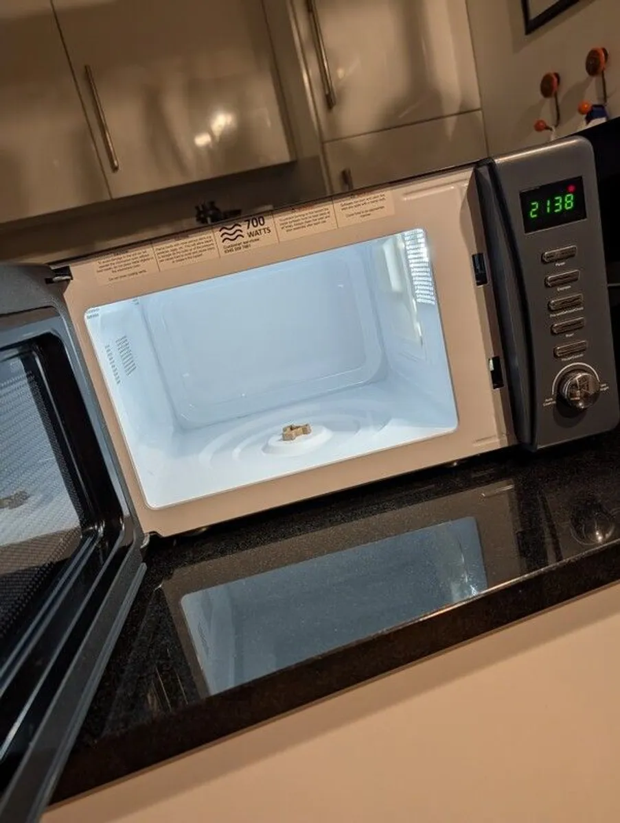 Russell Hobbs 700w microwave - Image 2