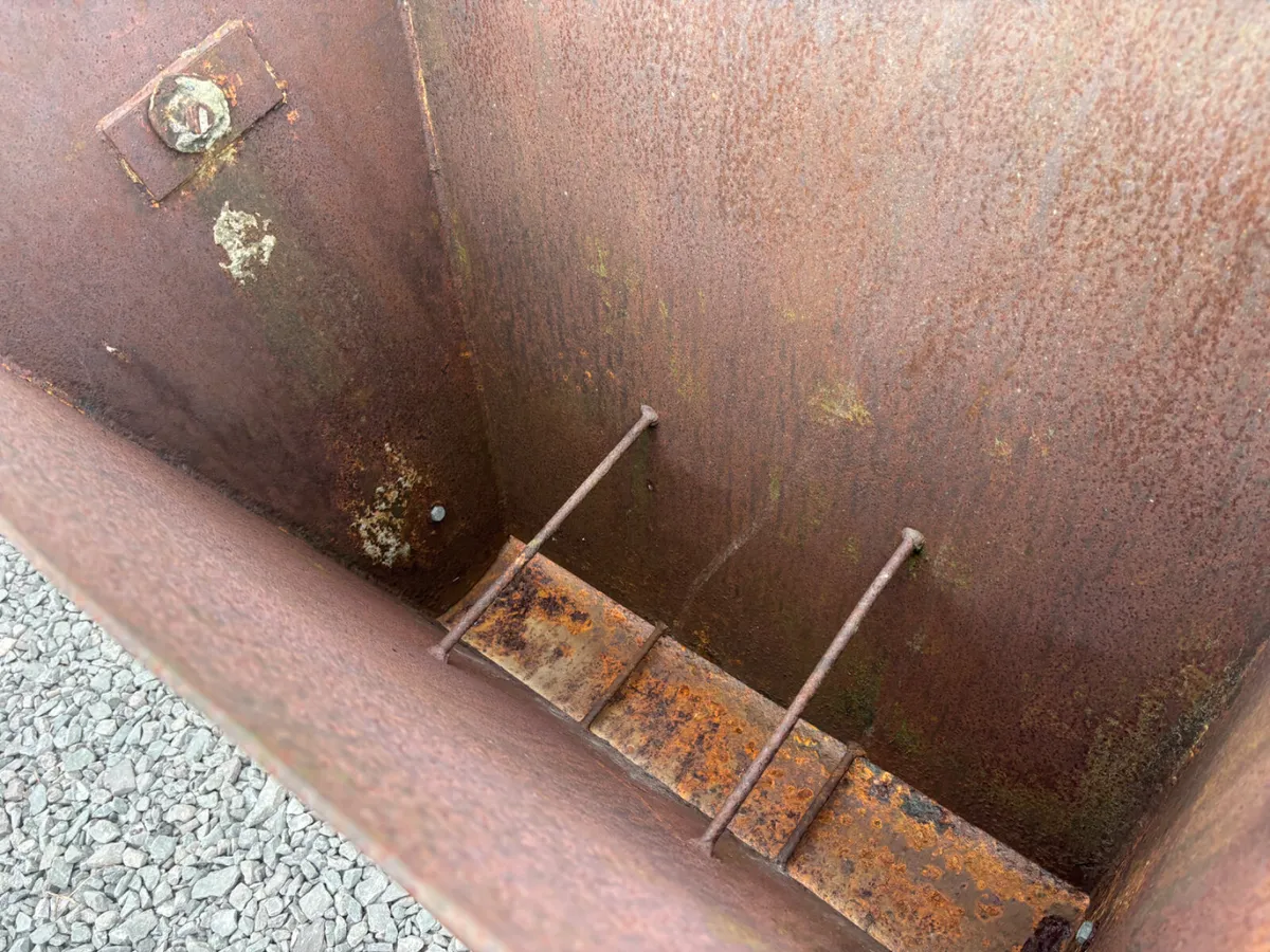 Concrete skip (small) - Image 3