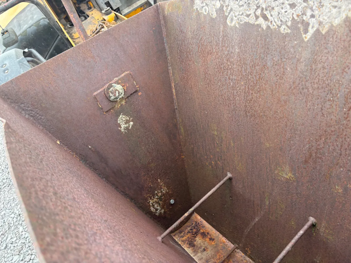 Concrete skip (small) - Image 4
