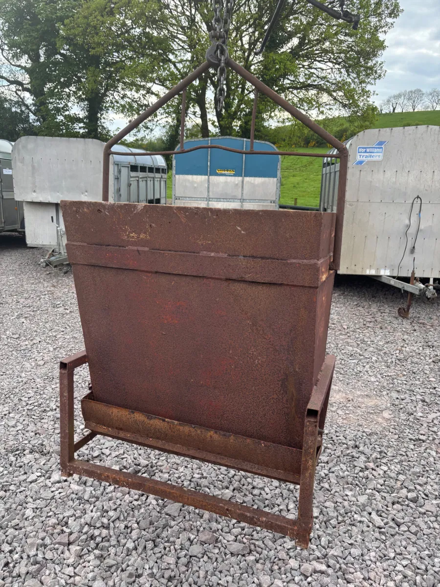 Concrete skip (small) - Image 1