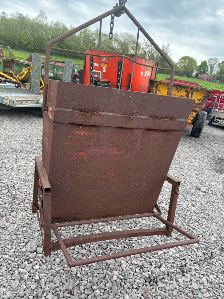 Concrete skip (small) - Image 2