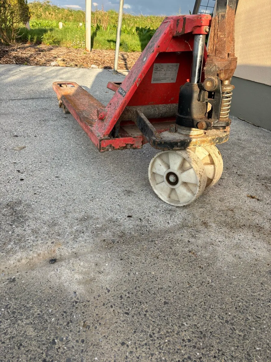 2500 kg Pallet Truck - Image 4