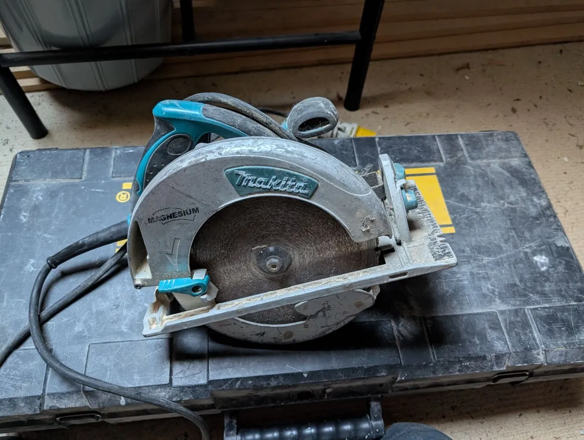 Makita 5008MGJ 110V circular saw