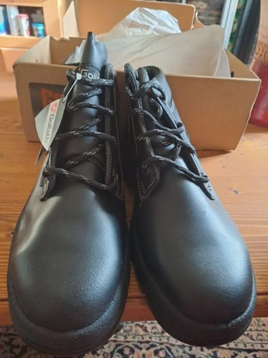 Goliath Safety boots size 9 - Image 4