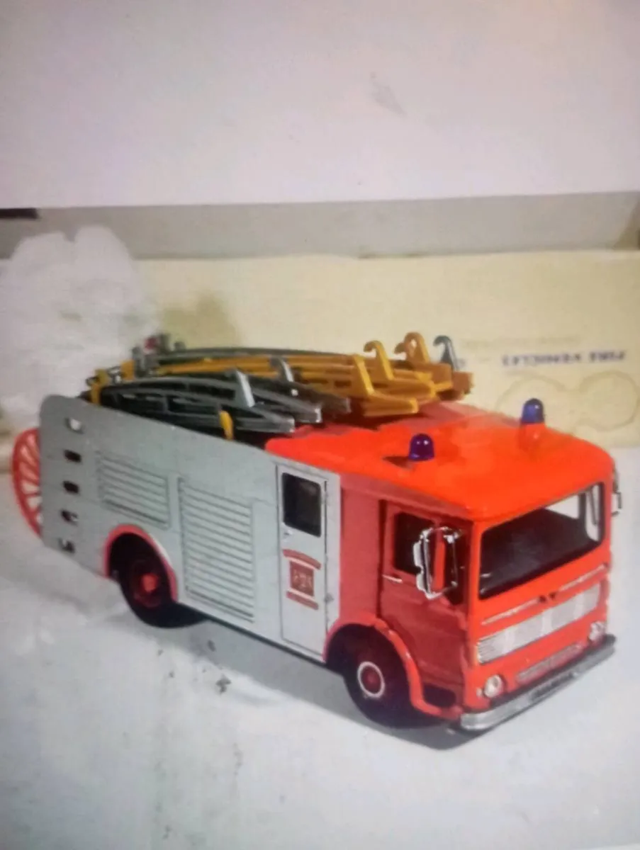CORGIE 1992  AEC FIRE ENGINE TRUCK - Image 3
