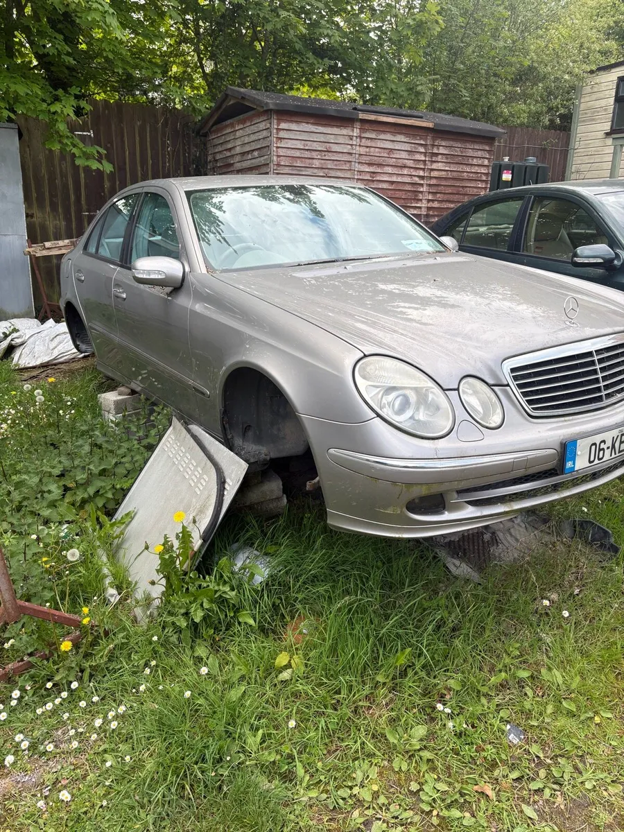 Mercedes E220 for breaking - Image 1