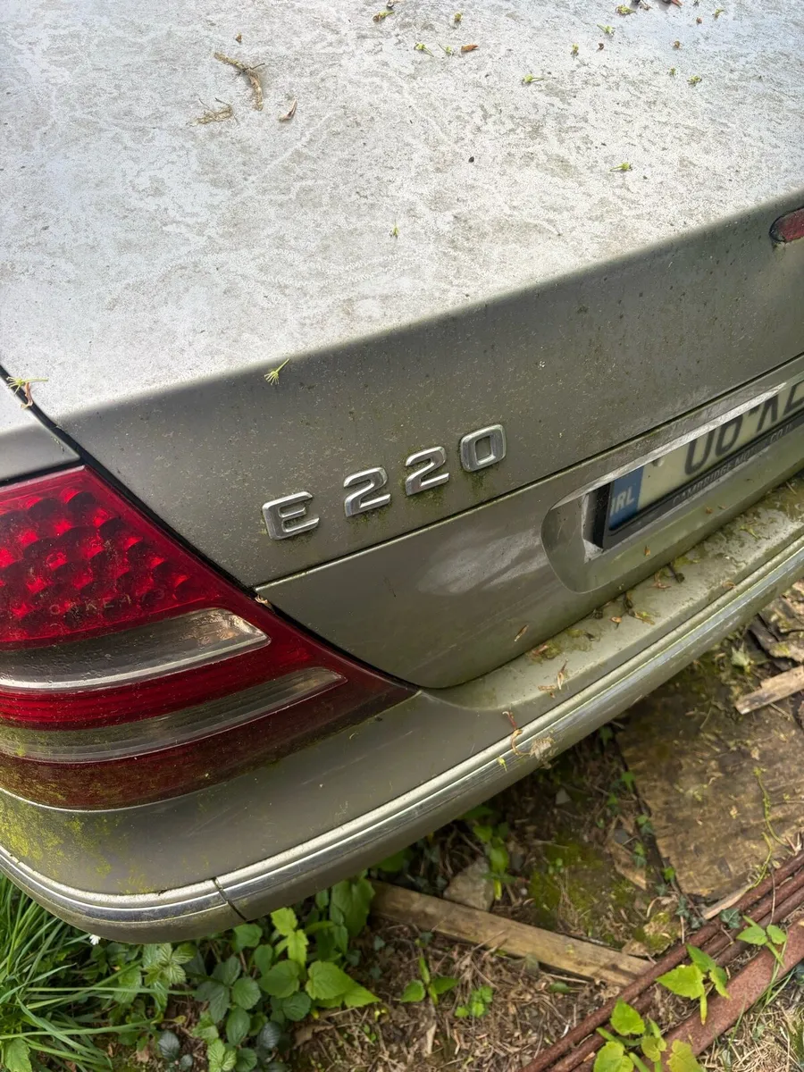Mercedes E220 for breaking - Image 2