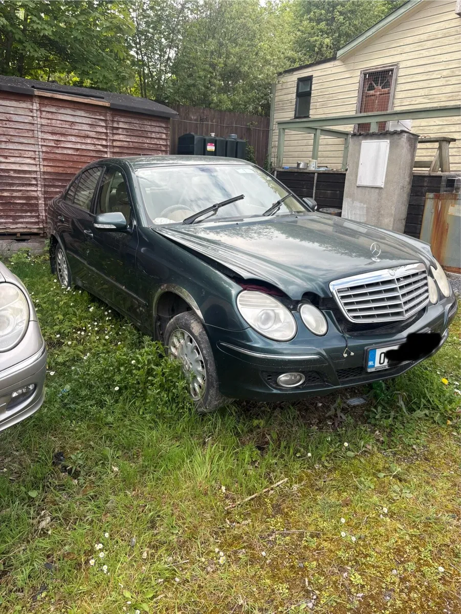 Mercedes E220 for breaking - Image 3