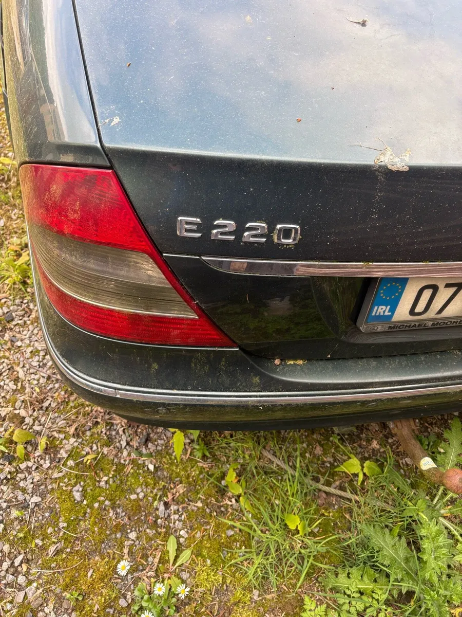 Mercedes E220 for breaking - Image 4